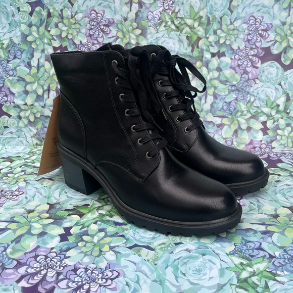 NWT Frye And Co Ayla Stacked Heel Lace Up Boot - Picture 1 of 5